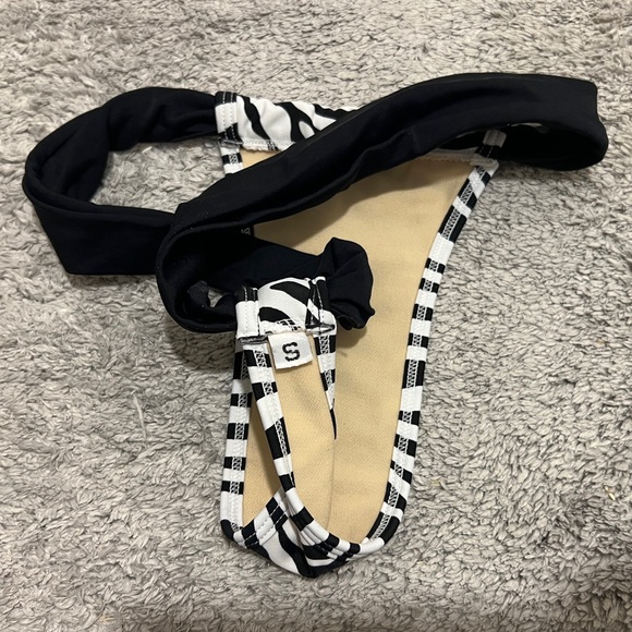 NWOT Thong Swim bottom - Picture 3 of 3